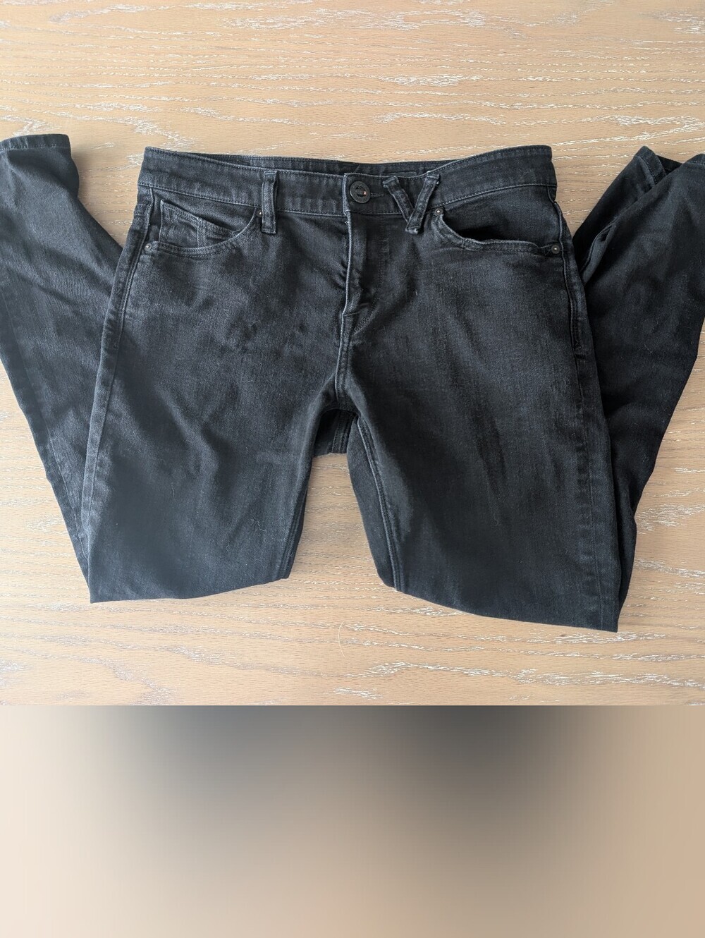 Men’s Volcom Black skinny 2x4 stretchy Jeans size 33